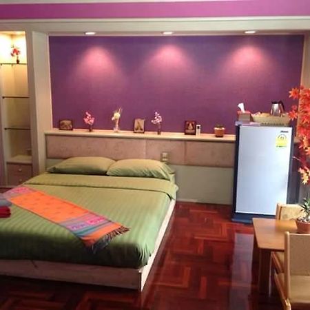 B&B 22 House Bangkok Bagian luar foto