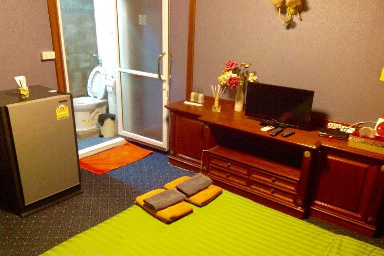 B&B 22 House Bangkok Bagian luar foto