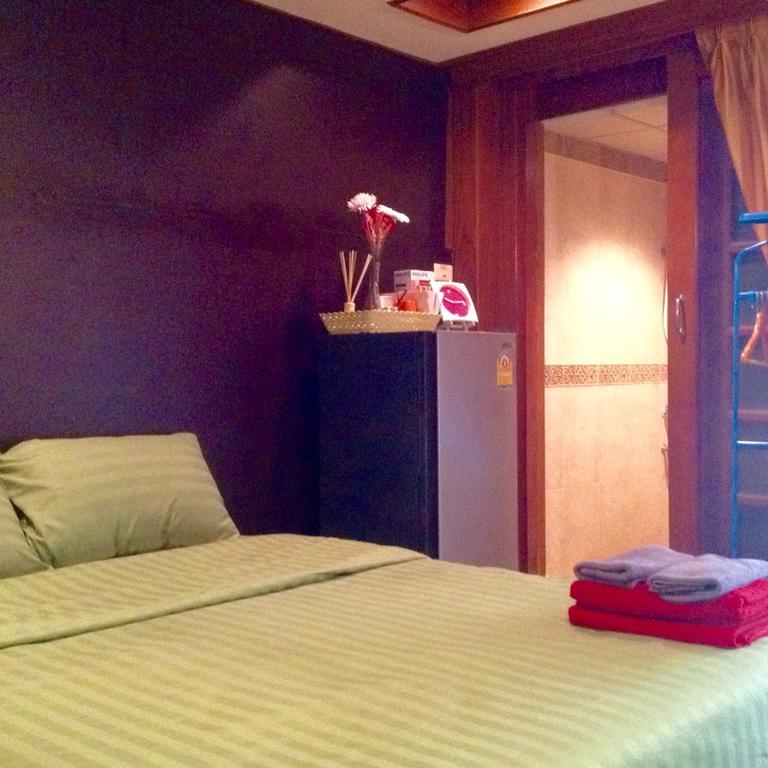 B&B 22 House Bangkok Bagian luar foto