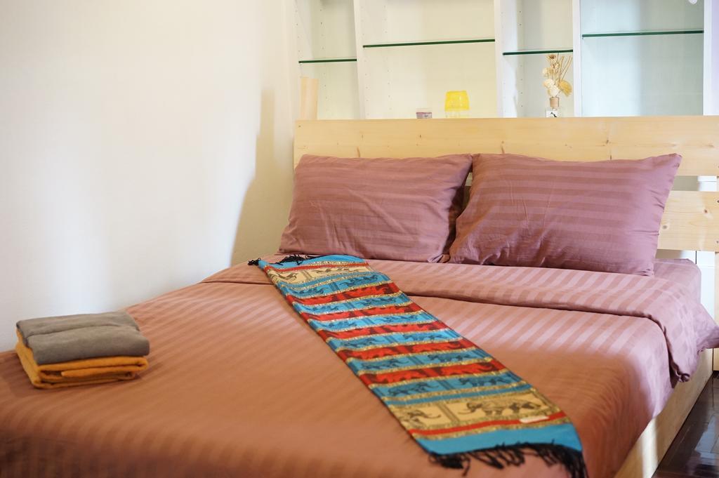B&B 22 House Bangkok Bagian luar foto