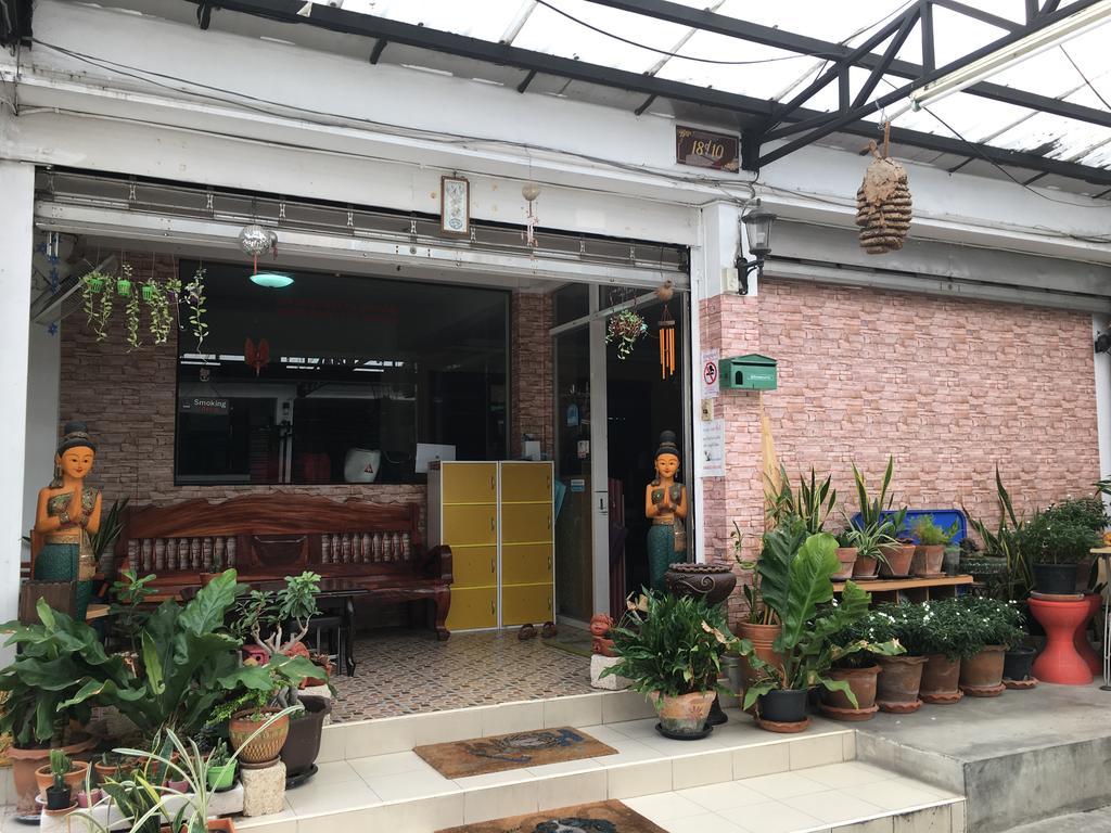 B&B 22 House Bangkok Bagian luar foto