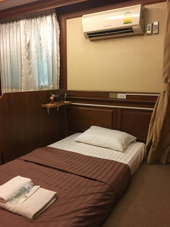 B&B 22 House Bangkok Bagian luar foto