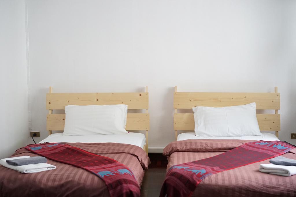 B&B 22 House Bangkok Bagian luar foto