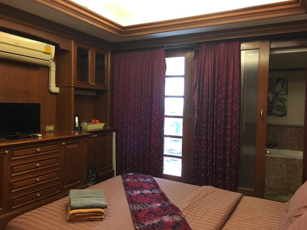 B&B 22 House Bangkok Bagian luar foto