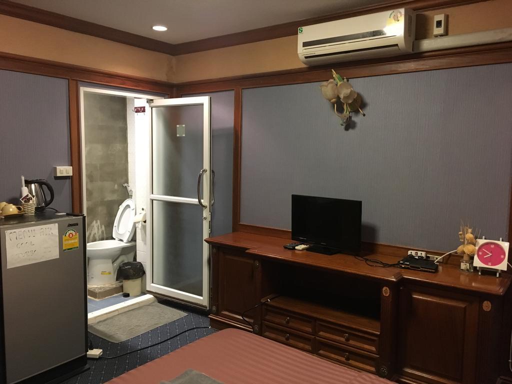 B&B 22 House Bangkok Bagian luar foto