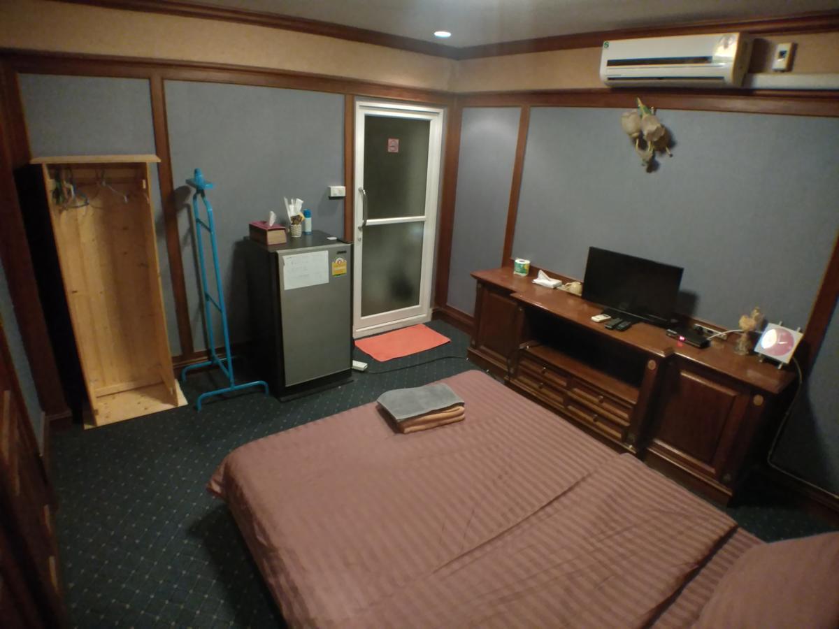 B&B 22 House Bangkok Bagian luar foto