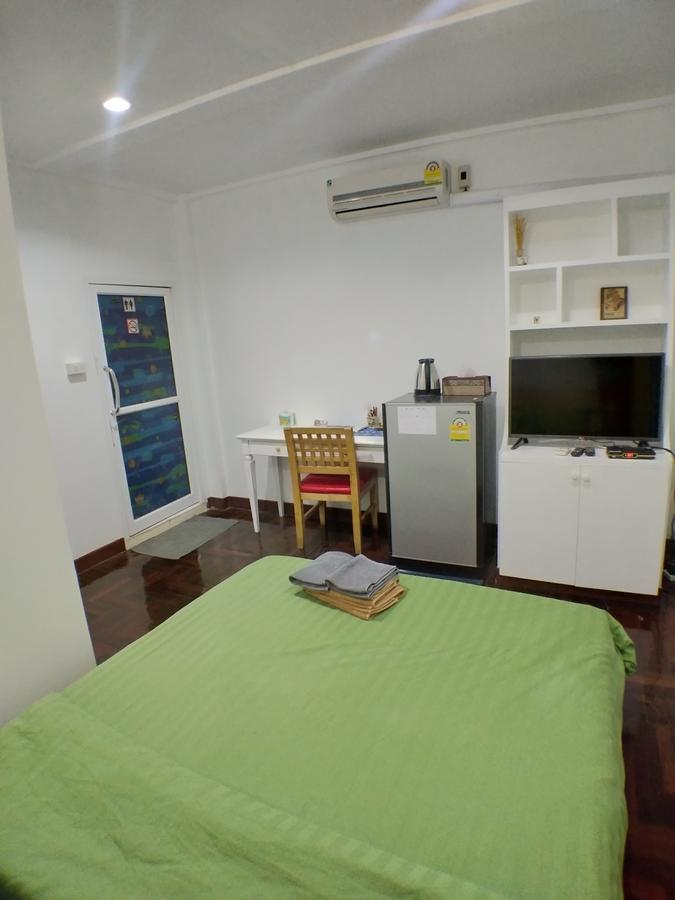 B&B 22 House Bangkok Bagian luar foto