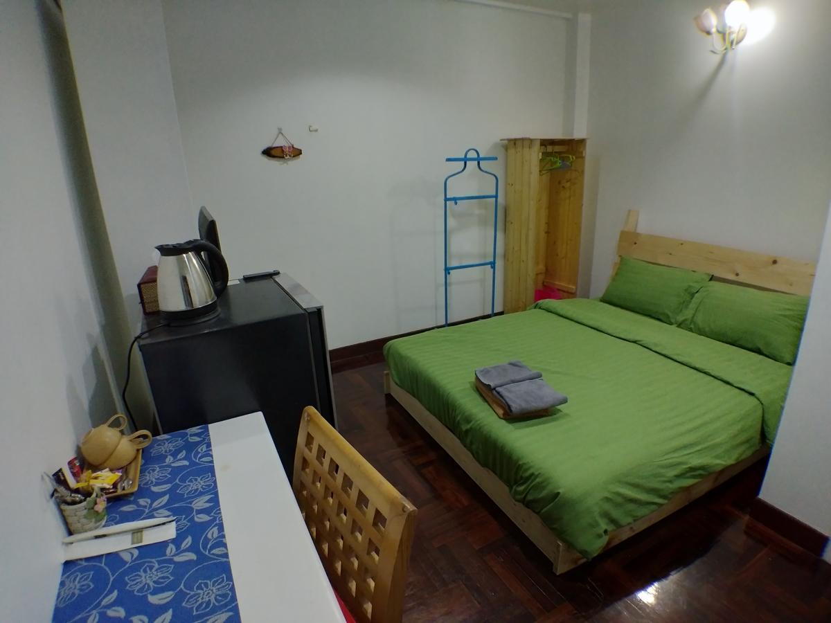 B&B 22 House Bangkok Bagian luar foto
