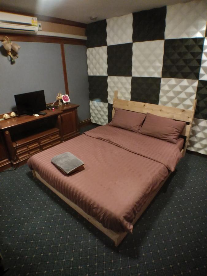 B&B 22 House Bangkok Bagian luar foto