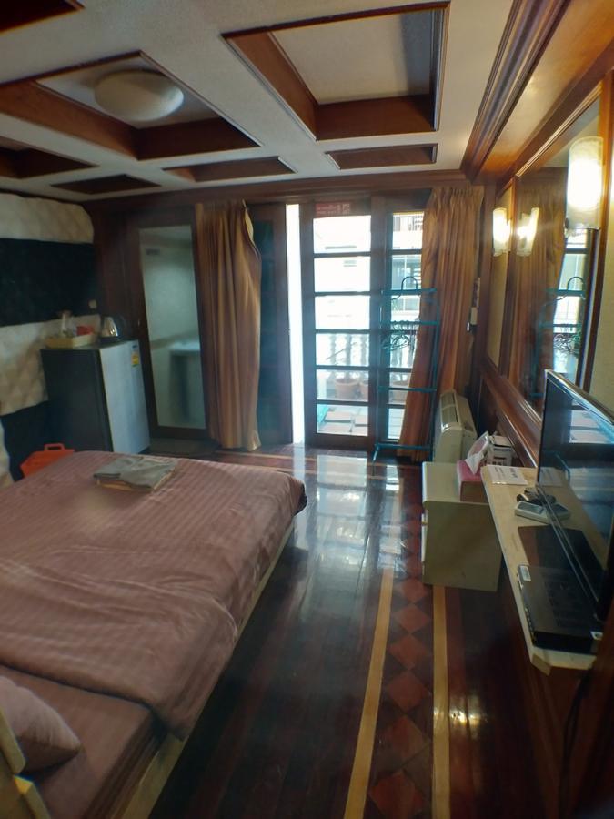 B&B 22 House Bangkok Bagian luar foto