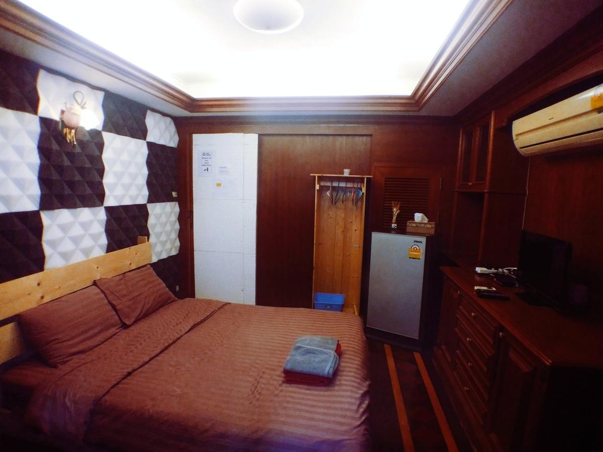 B&B 22 House Bangkok Bagian luar foto