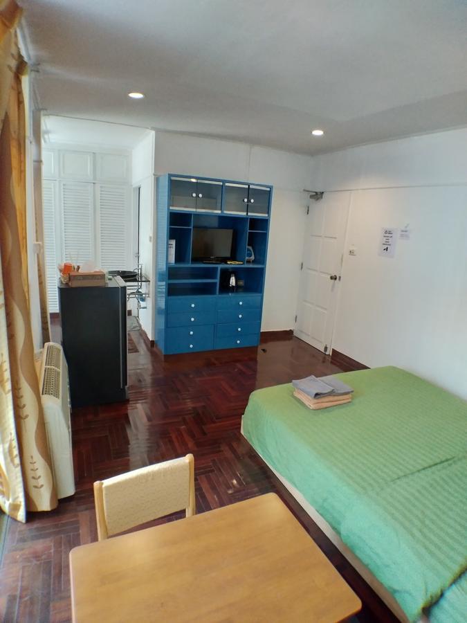 B&B 22 House Bangkok Bagian luar foto